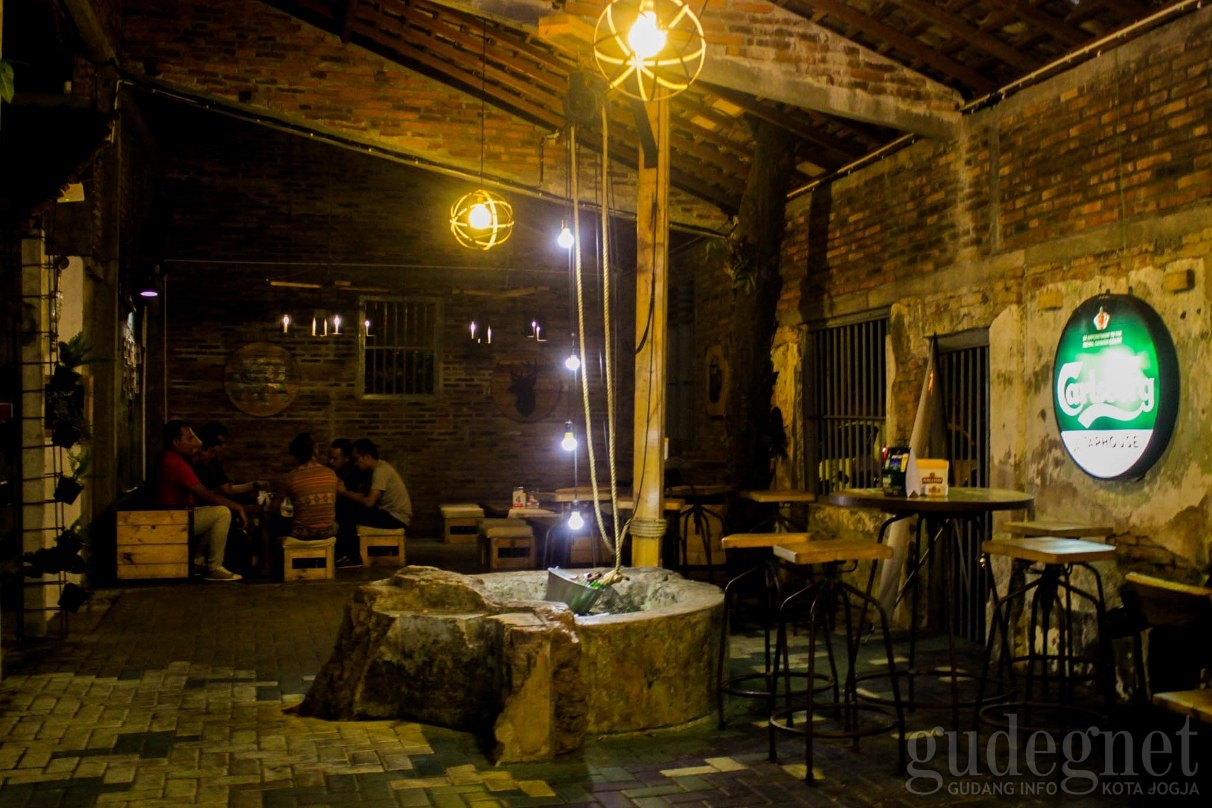 Taphouse Beer Garden & Beer House, Tempat Nongkrong yang Lengkap