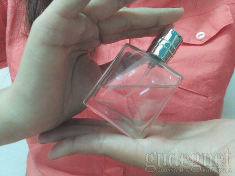 Tips Memilih Parfum yang Tepat untuk ke Kantor 