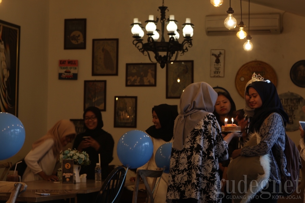 4 Cara Seru Bikin Kejutan Ulang Tahun