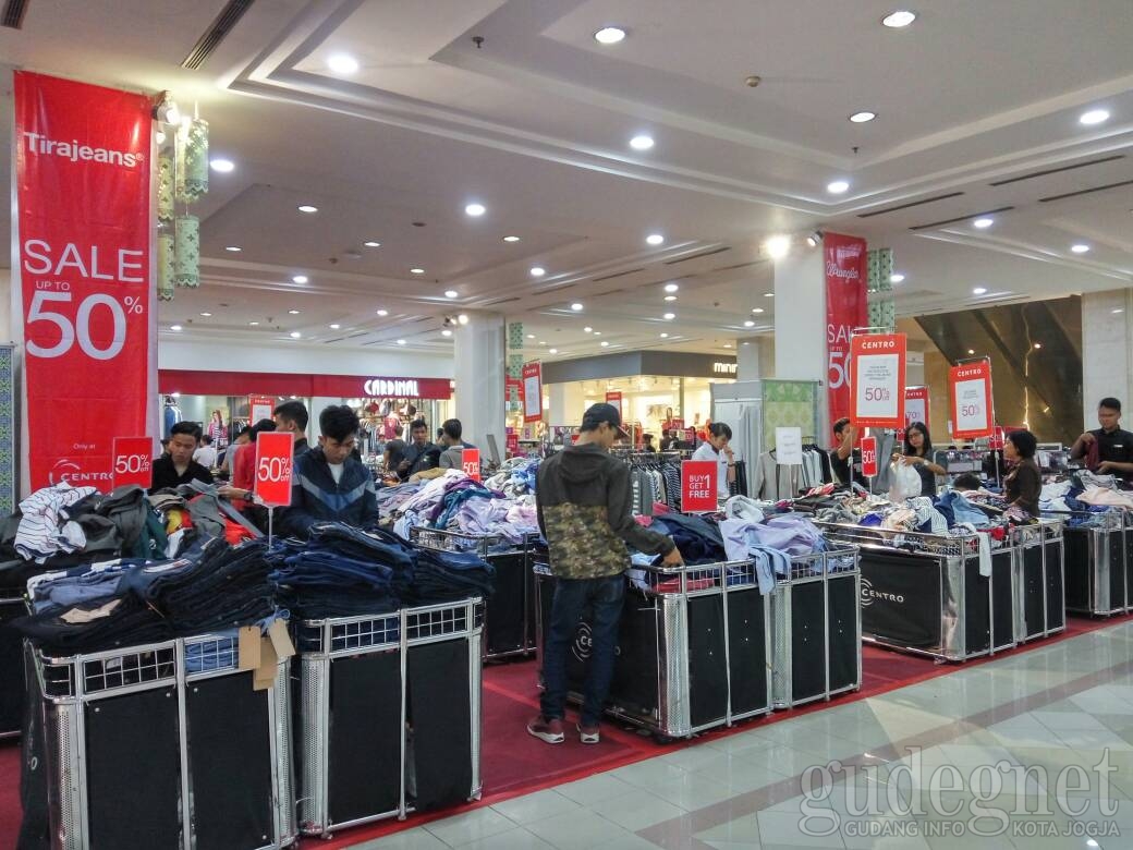 Centro Gelar Late Night Sale