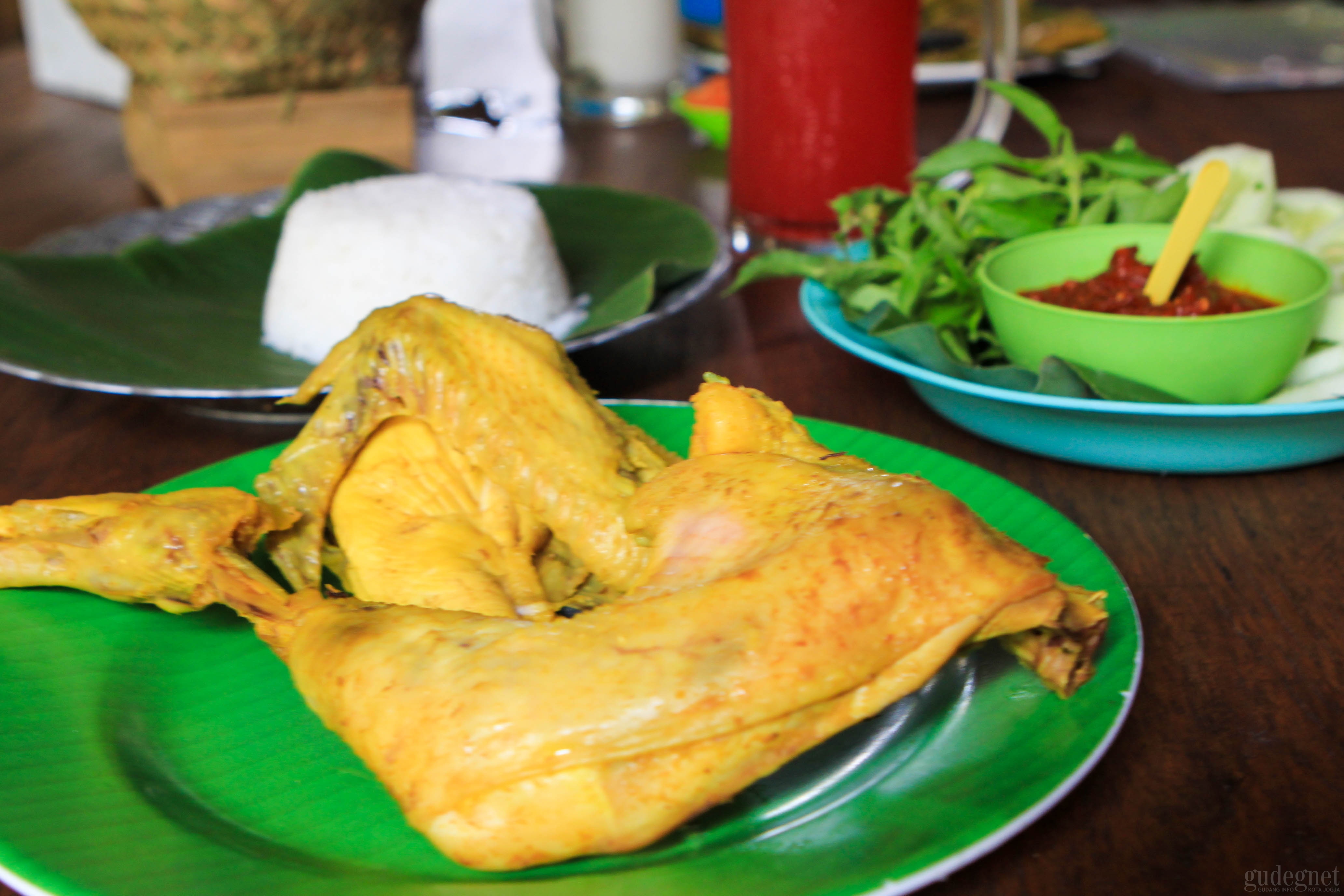 Ayam Goreng Kampung yang Gurih dan Empuk ala Kebon Ndhelik