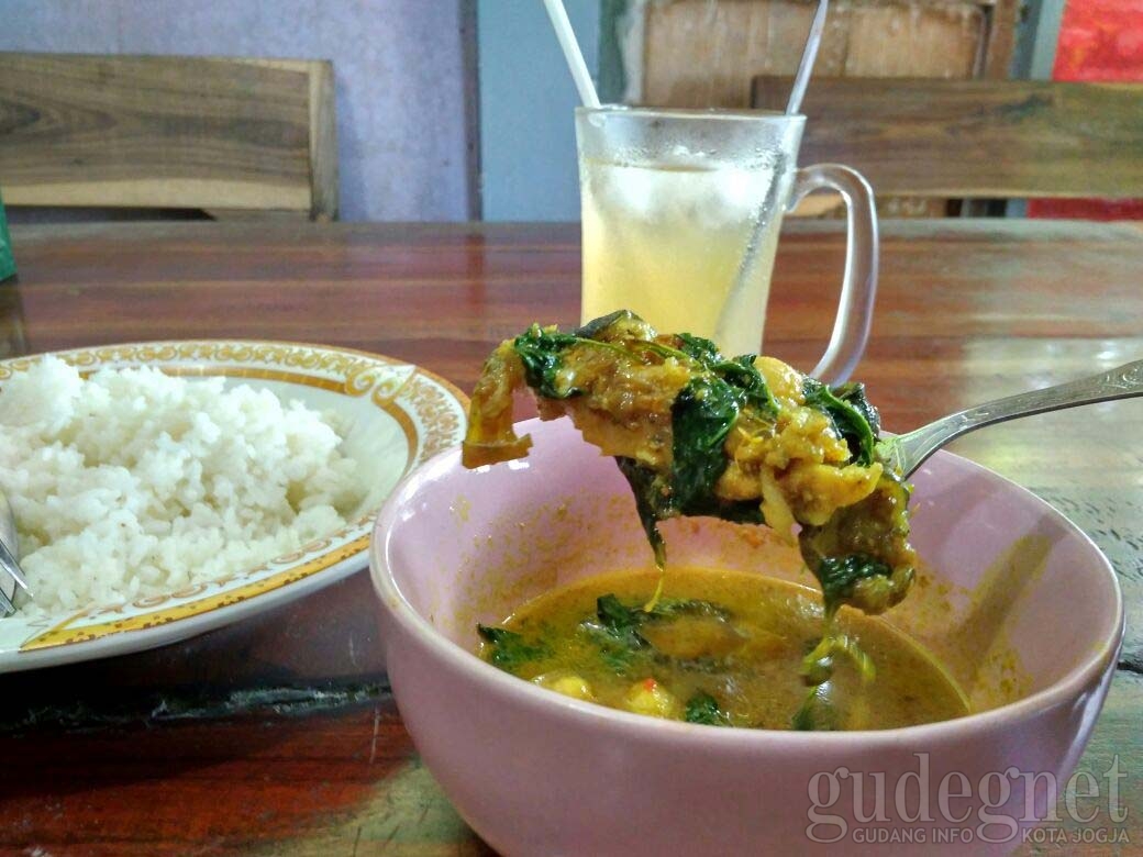 Menikmati Olahan Sidat di Warung Makan Bu Is 