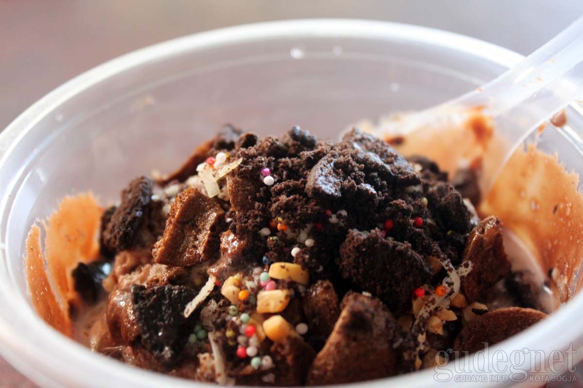 Ais Kepal Jogja, Es Serut Coklat yang Booming di Jogja
