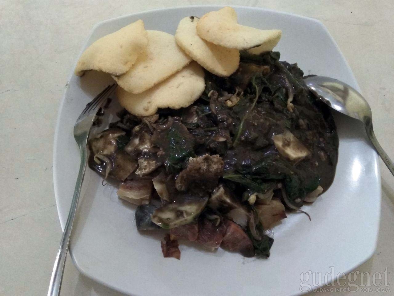 Cita Rasa Khas Jawa Timur di Warung Rujak Cingur Mbah Mangun