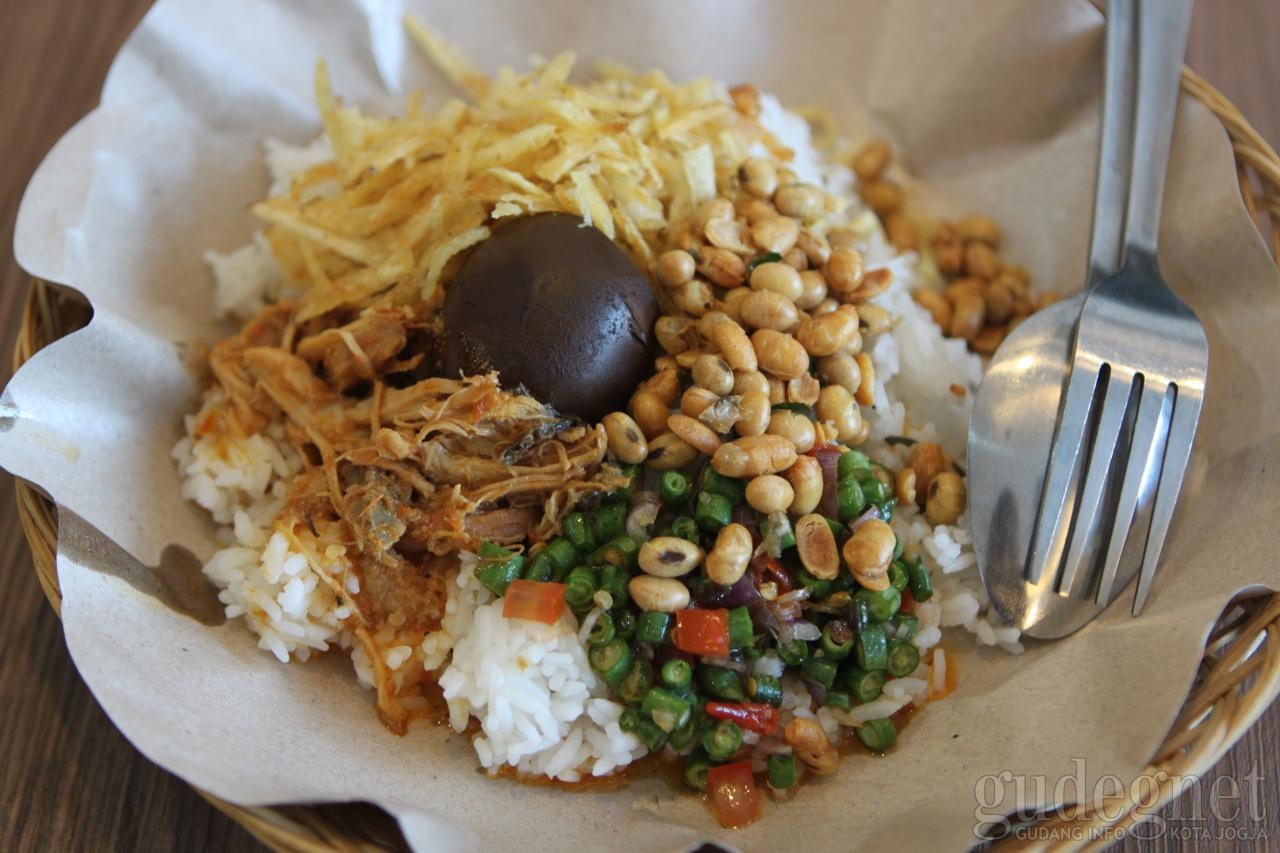 Nasi Balap Puyung, Pedasnya Bikin Ketagihan