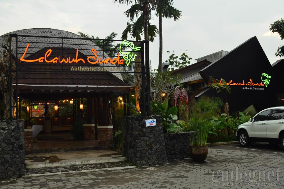 Mencicip Masakan Sunda di Lalawuh Sunda