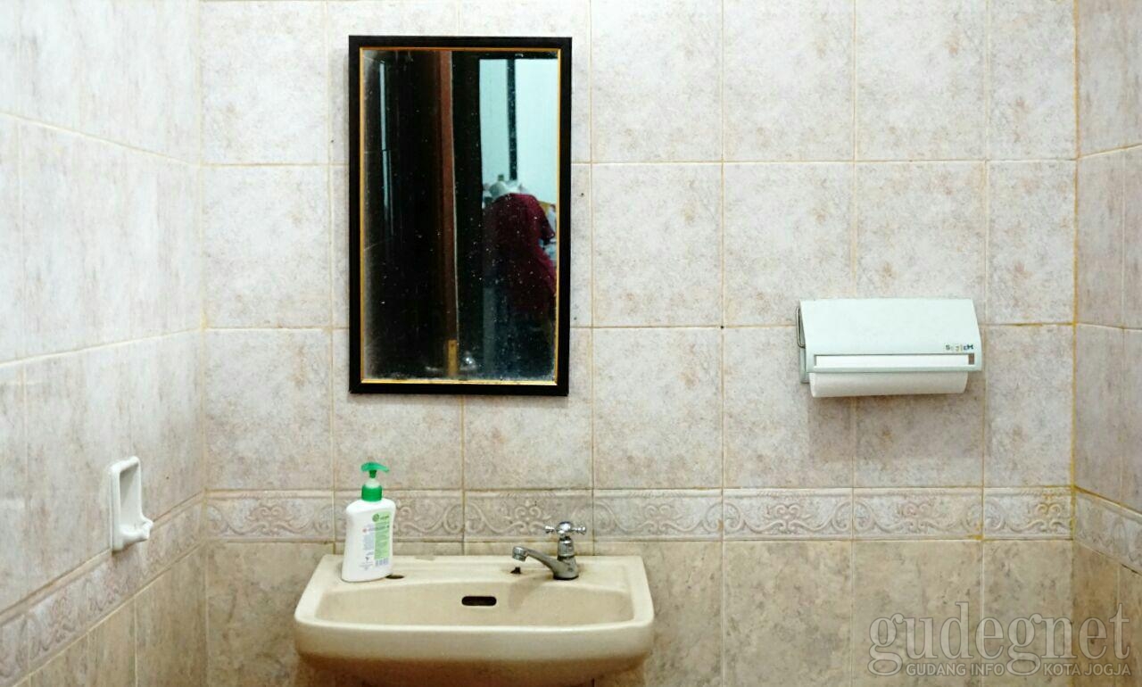 Tips Membersihkan Kerak Kamar Mandi Dengan Mudah