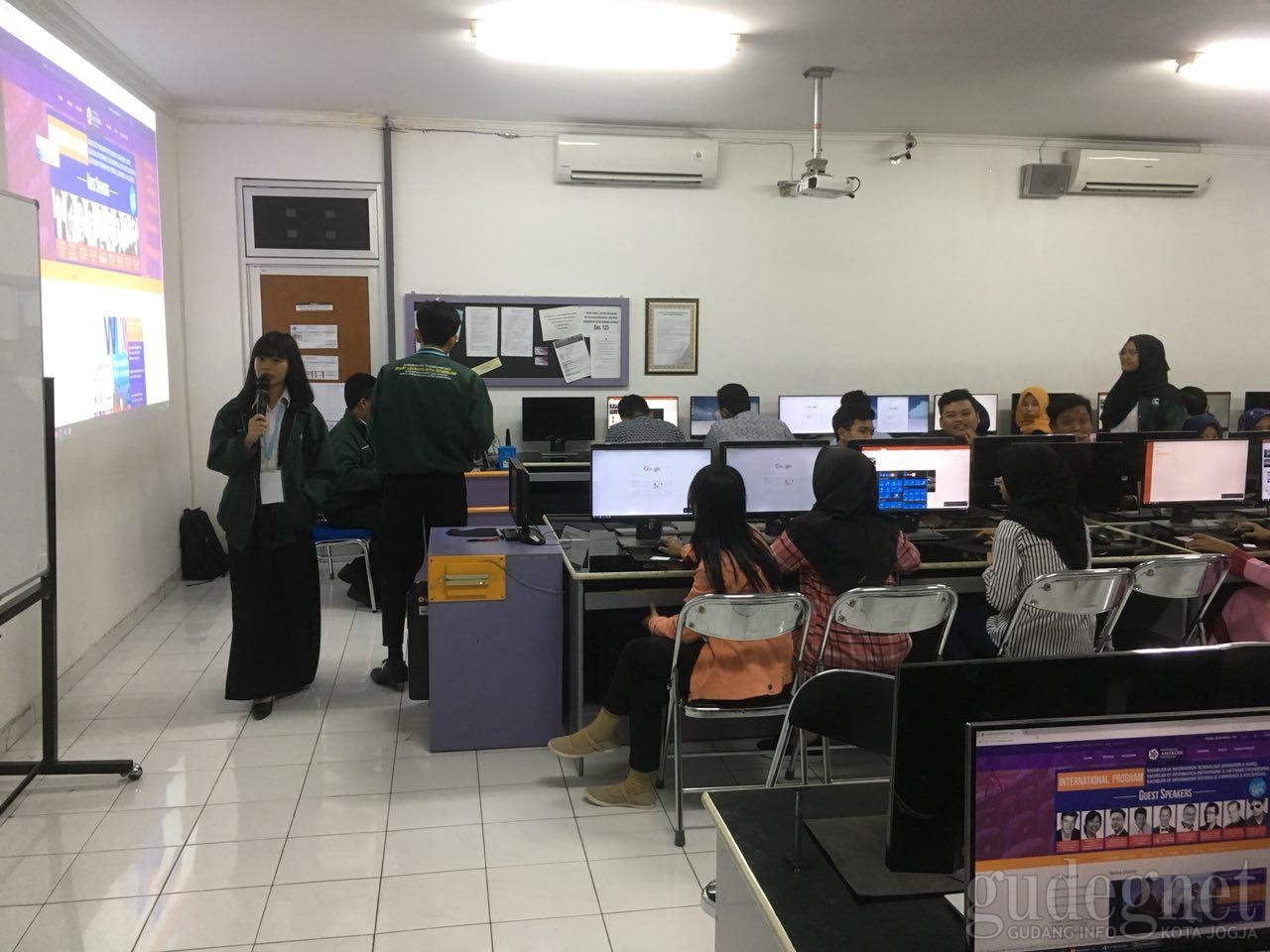  AMIKOM Beri Pelatihan untuk Mahasiswa Baru Lewat  “Introduction To Computer"