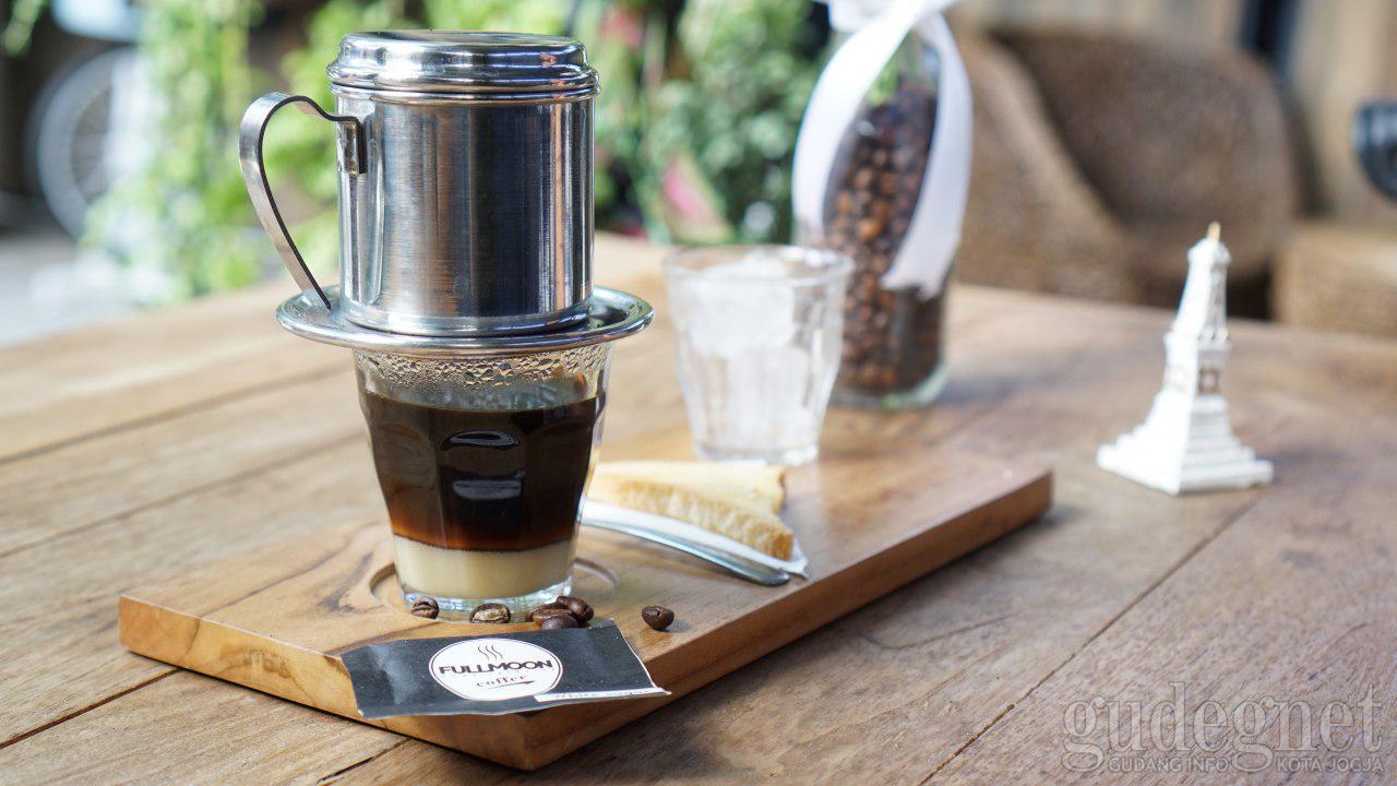 Fullmoon, Creative Coffee Berkonsep "Recyclart"