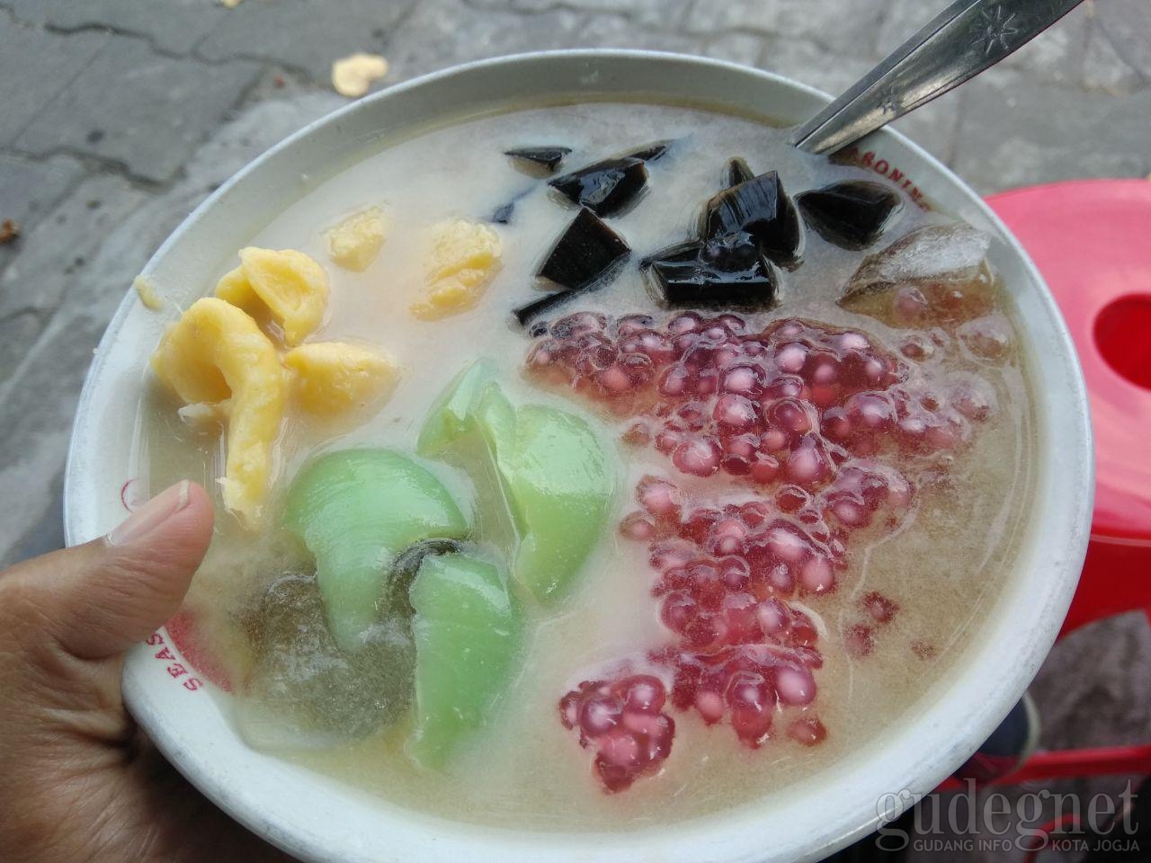 Menyeruput Segarnya Es Jaipong Lempuyangan di Siang Hari