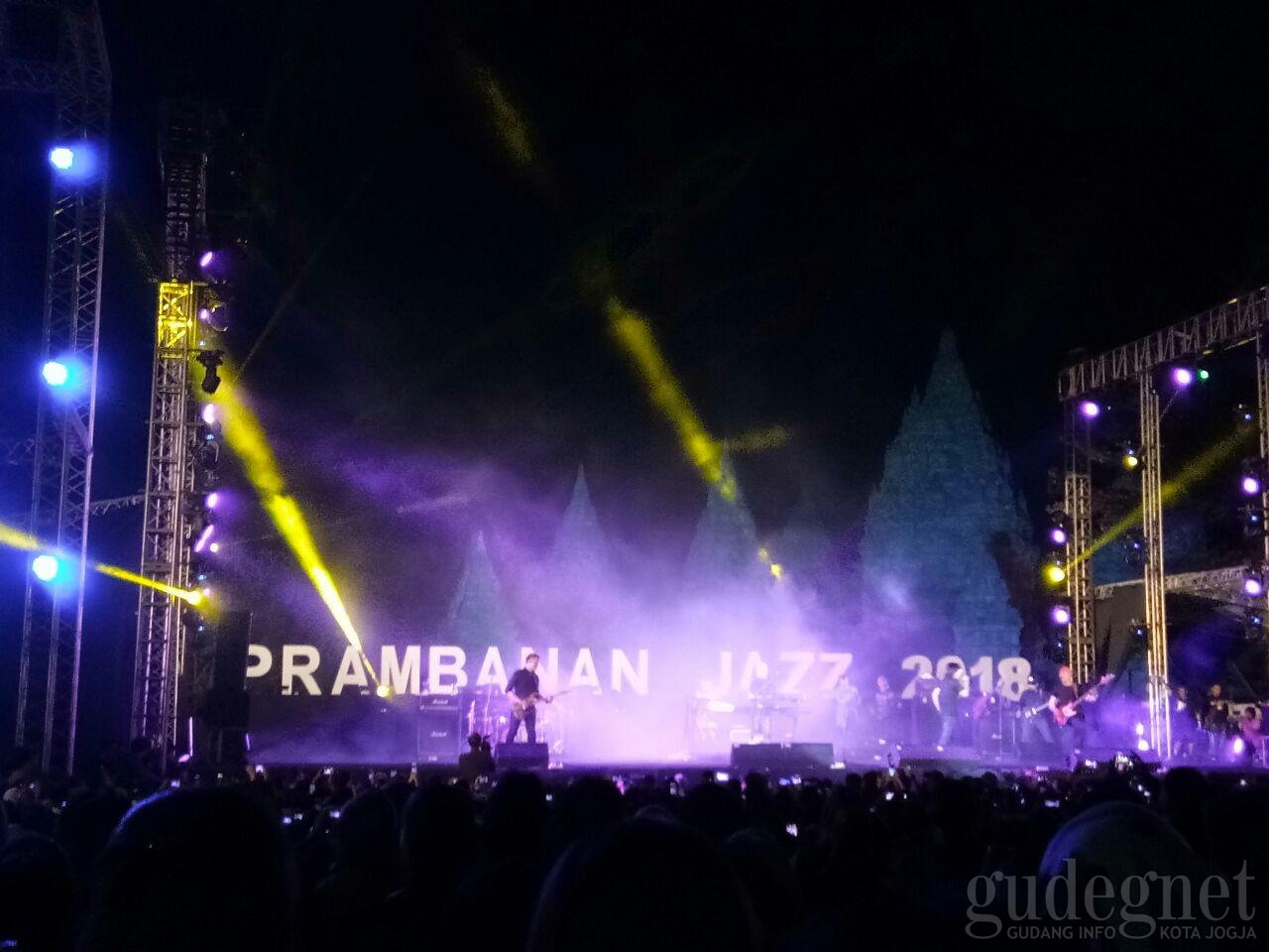 Dewa 19 ft Ari Lasso Menghentak di Special Show Prambanan Jazz 2018