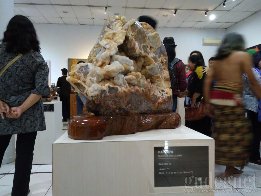 Pameran Batu Bertutur, Membingkai Indahnya Batu di Balik Sosoknya yang Keras 