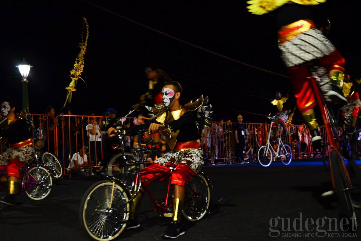 Kirab 14 Kecamatan Meriahkan Wayang Jogja Night Carnival
