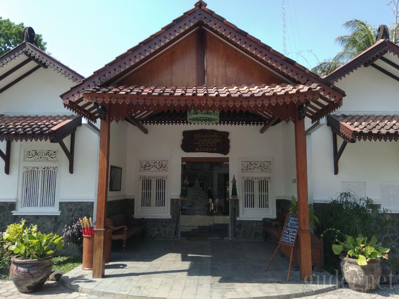 Jalan-jalan ke Museum Cokelat Monggo
