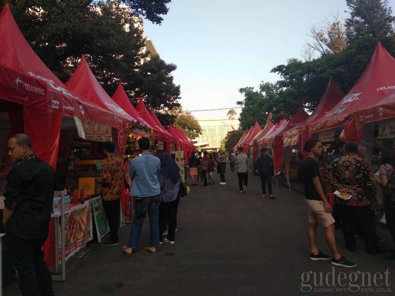 Lebih Dari 20 Tenant Kuliner Tradisional Hingga Modern Ada di Sini