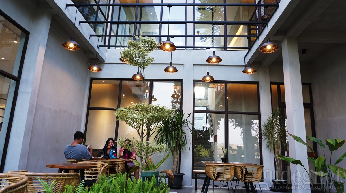Estuary Cafe: Suasana Mewah dan Hijau di Kali Code