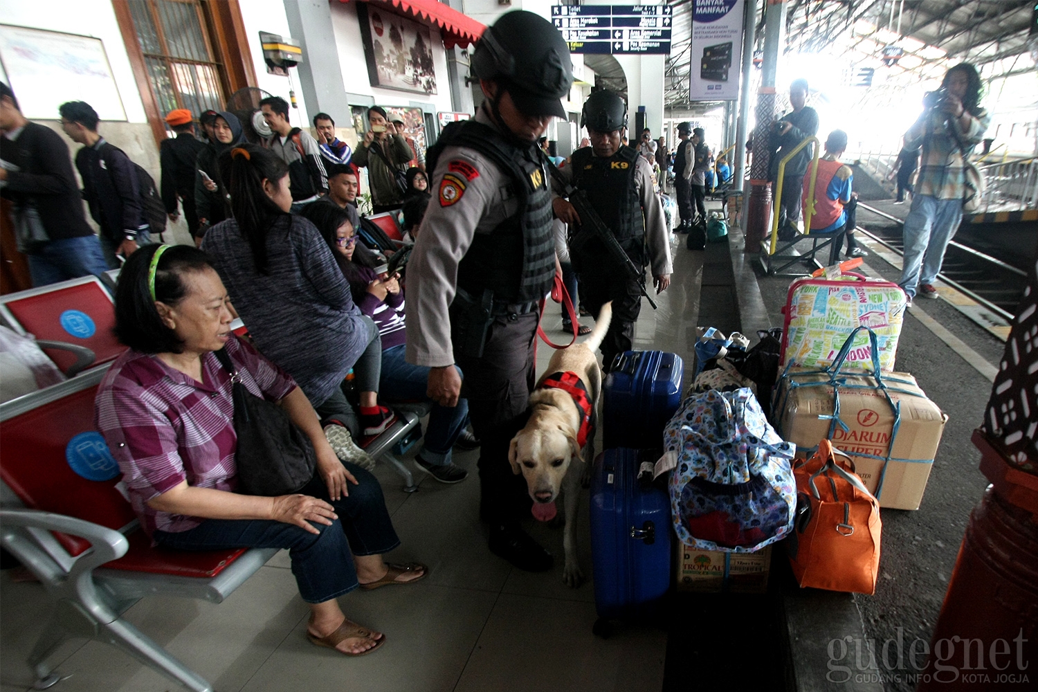 Anjing Pelacak Disiagakan untuk Pengamanan Nataru di Stasiun Tugu