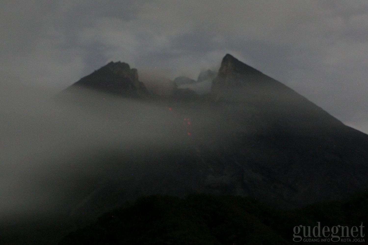 Guguran Lava Merapi Kembali Terjadi,Situasi Tetap Aman