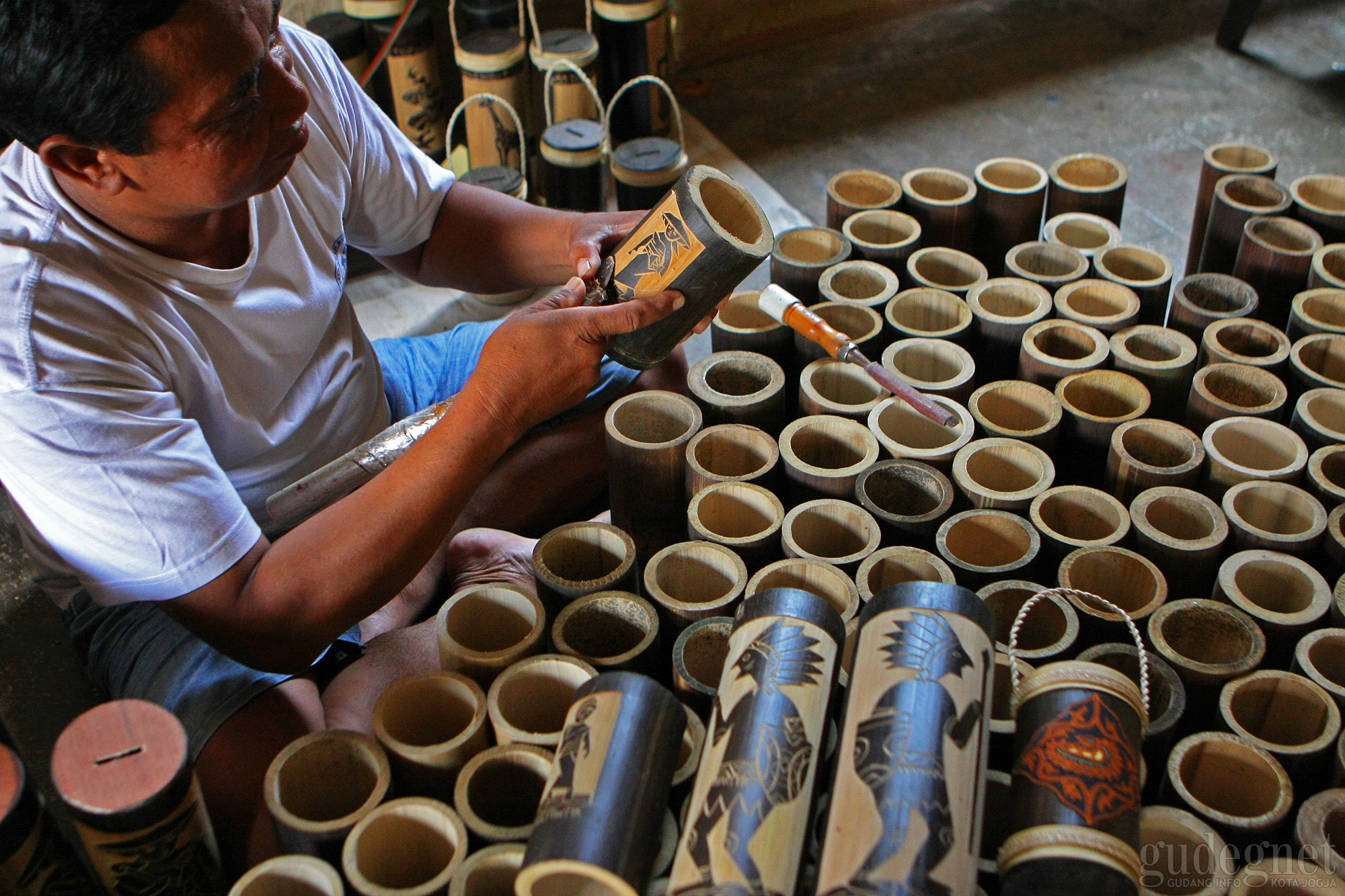 Celengan Bambu Ukir Yogyakarta Tembus Pasar Asia Tenggara 