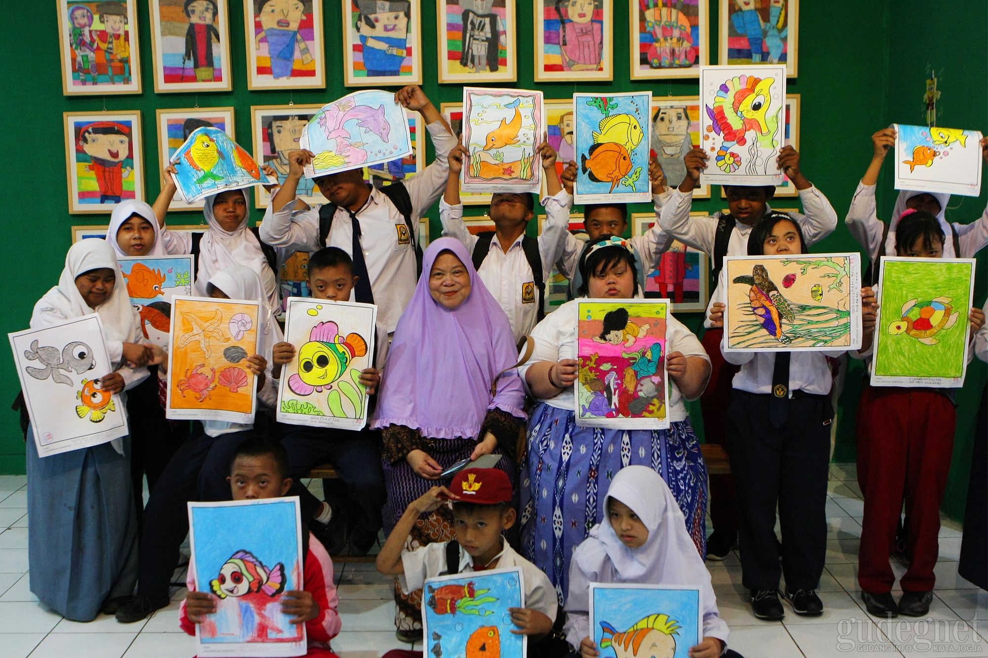 Puluhan Siswa SLB Ikuti Program Mewarnai dan Melukis Bersama di BBY