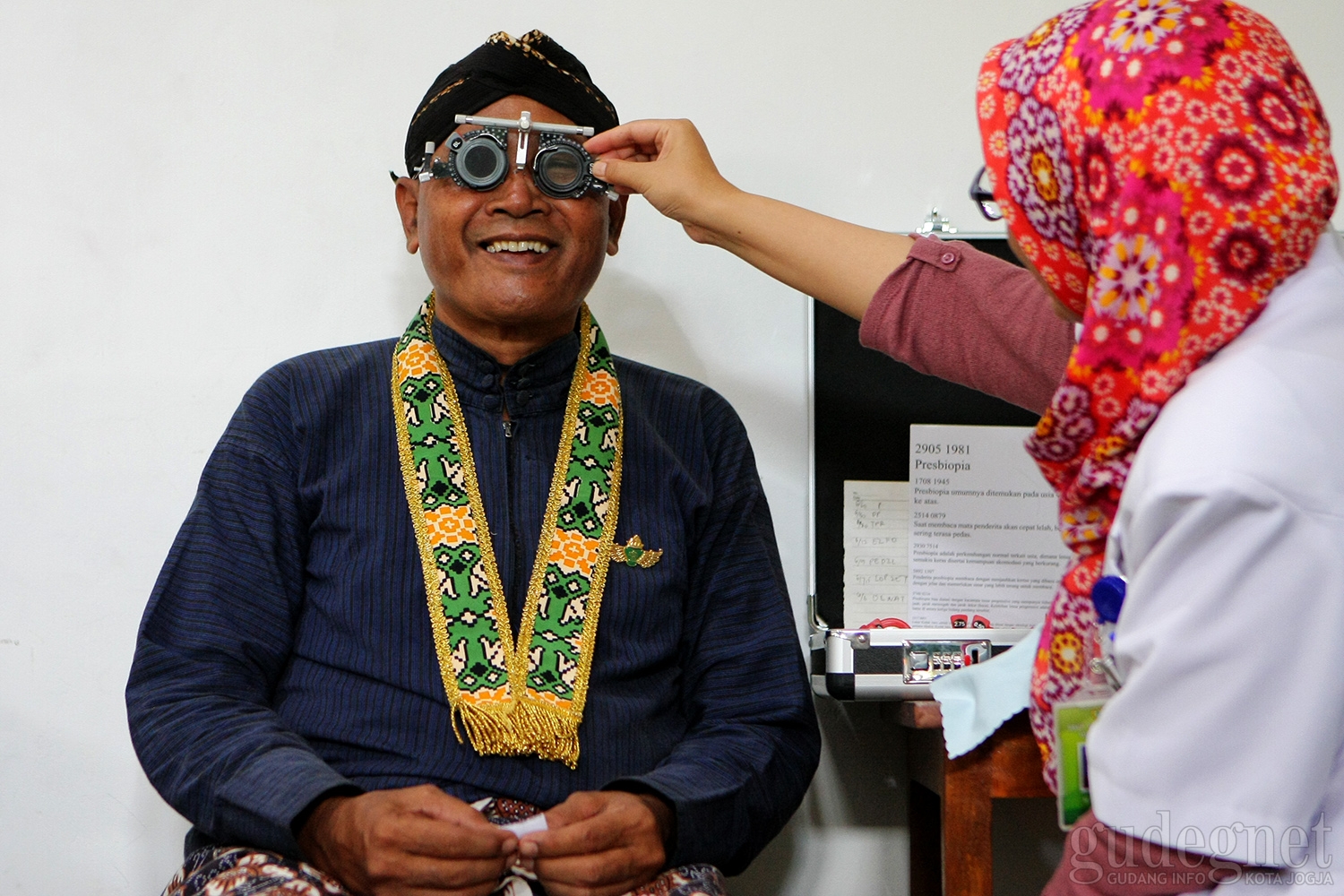 Abdi Dalem Pakualaman Jalani Pemeriksaan Mata Gratis