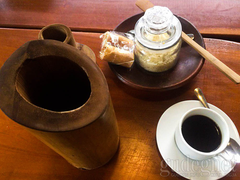 Unik Kopi Bumbung Sajikan Kopi Dalam Bambu Yogya GudegNet