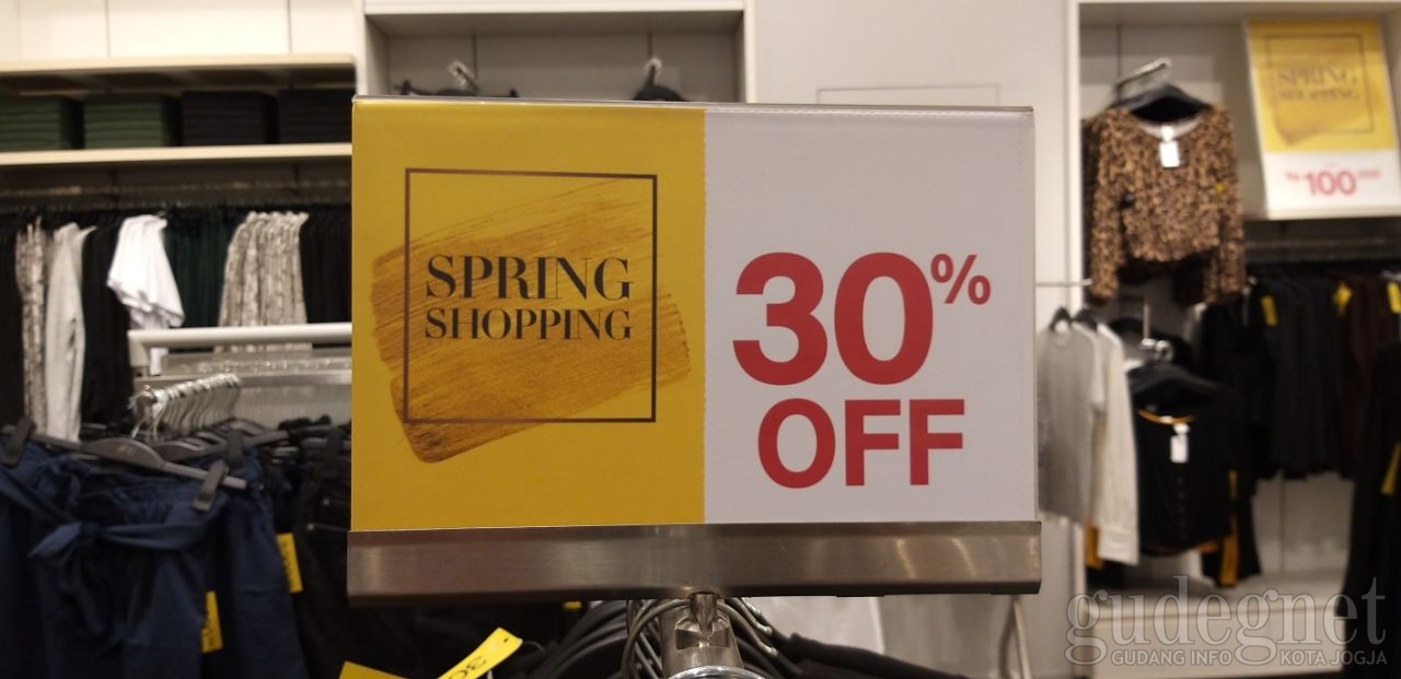 Diskon Gokil, Beli Baju di H&M Cukup 70 ribu Saja