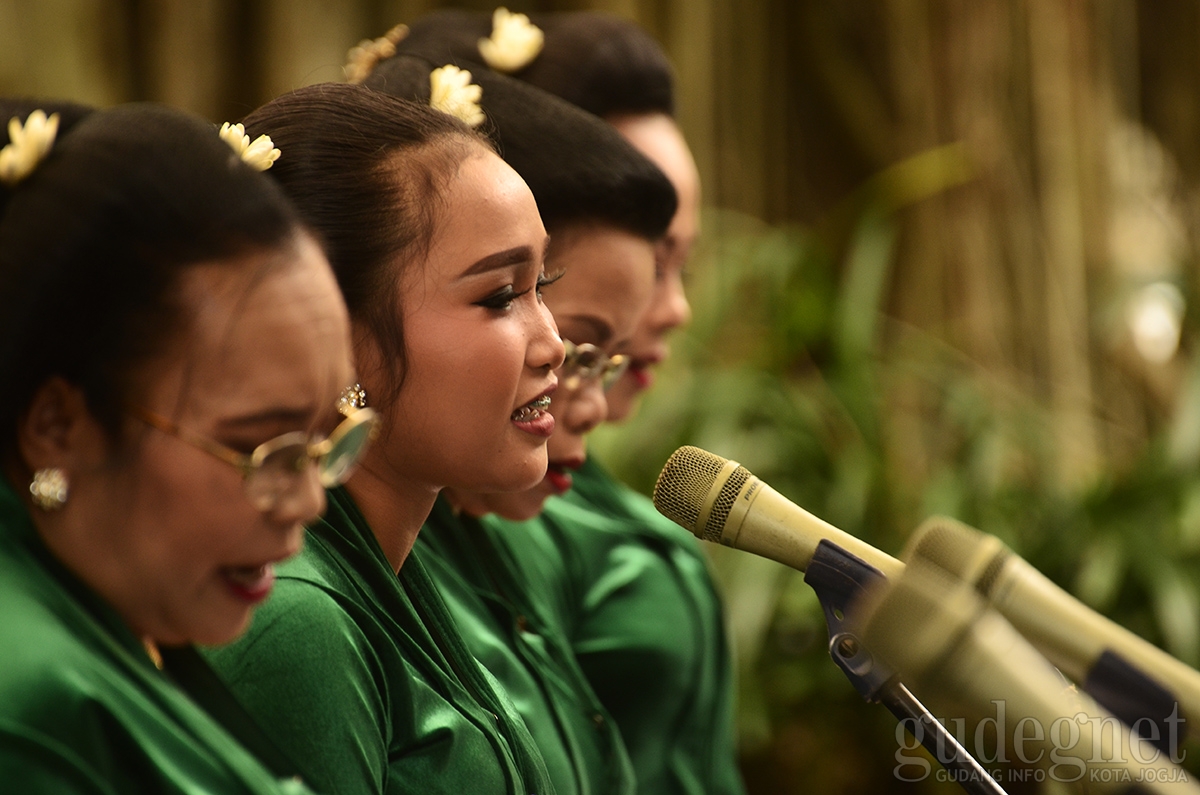 Perempuan Sleman Unjuk Kemampuan Mengrawit