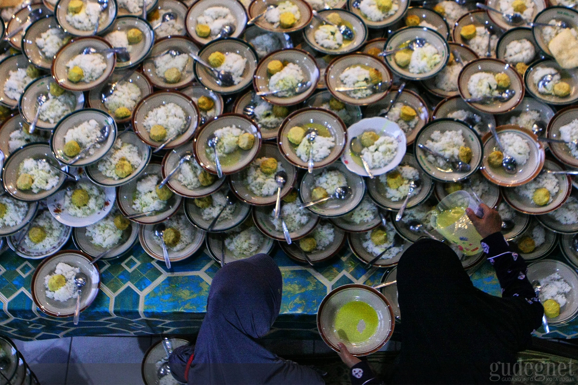 2.500 Porsi Tiap Hari Terhidang Selama Ramadan di Masjid Jogokariyan