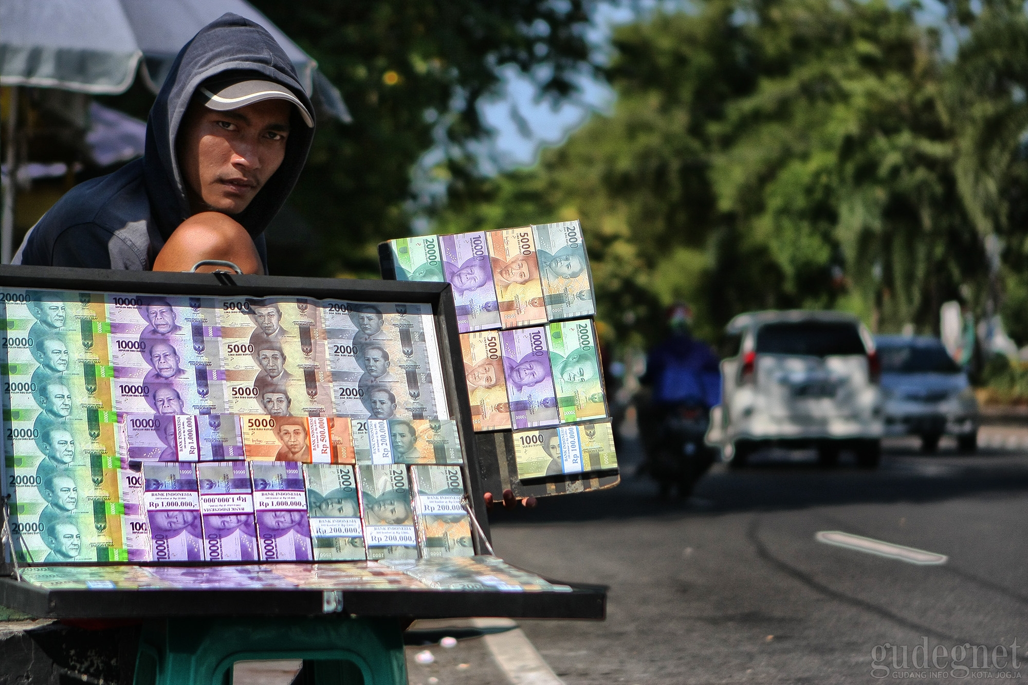 Jelang Lebaran Jasa Penukaran Uang Jalanan Mulai Ramai
