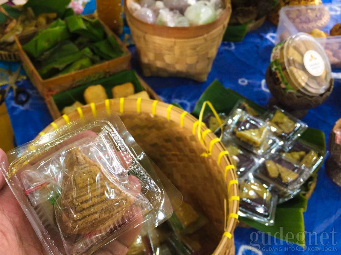 Kuliner Tradisional Hingga Kue Berbentuk Candi Meriahkan Festival Purbakala