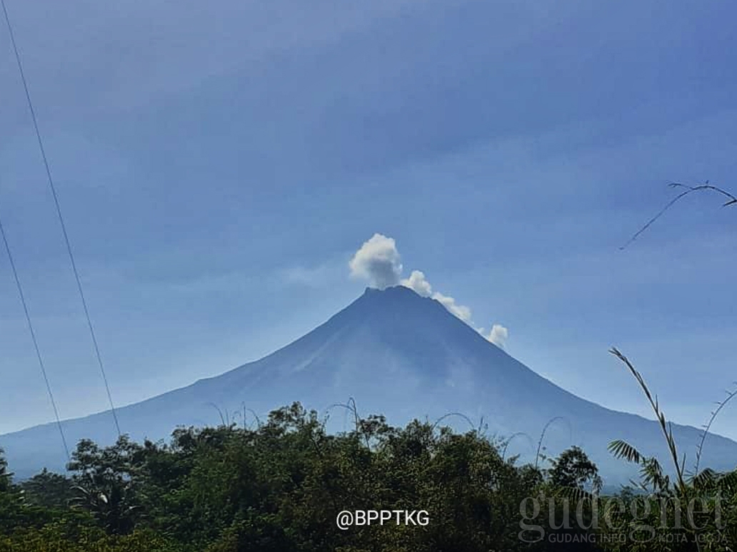 Keluarkan Awan Panas Guguran 1200 meter Pagi Ini, Warga Merapi Diharap Tenang