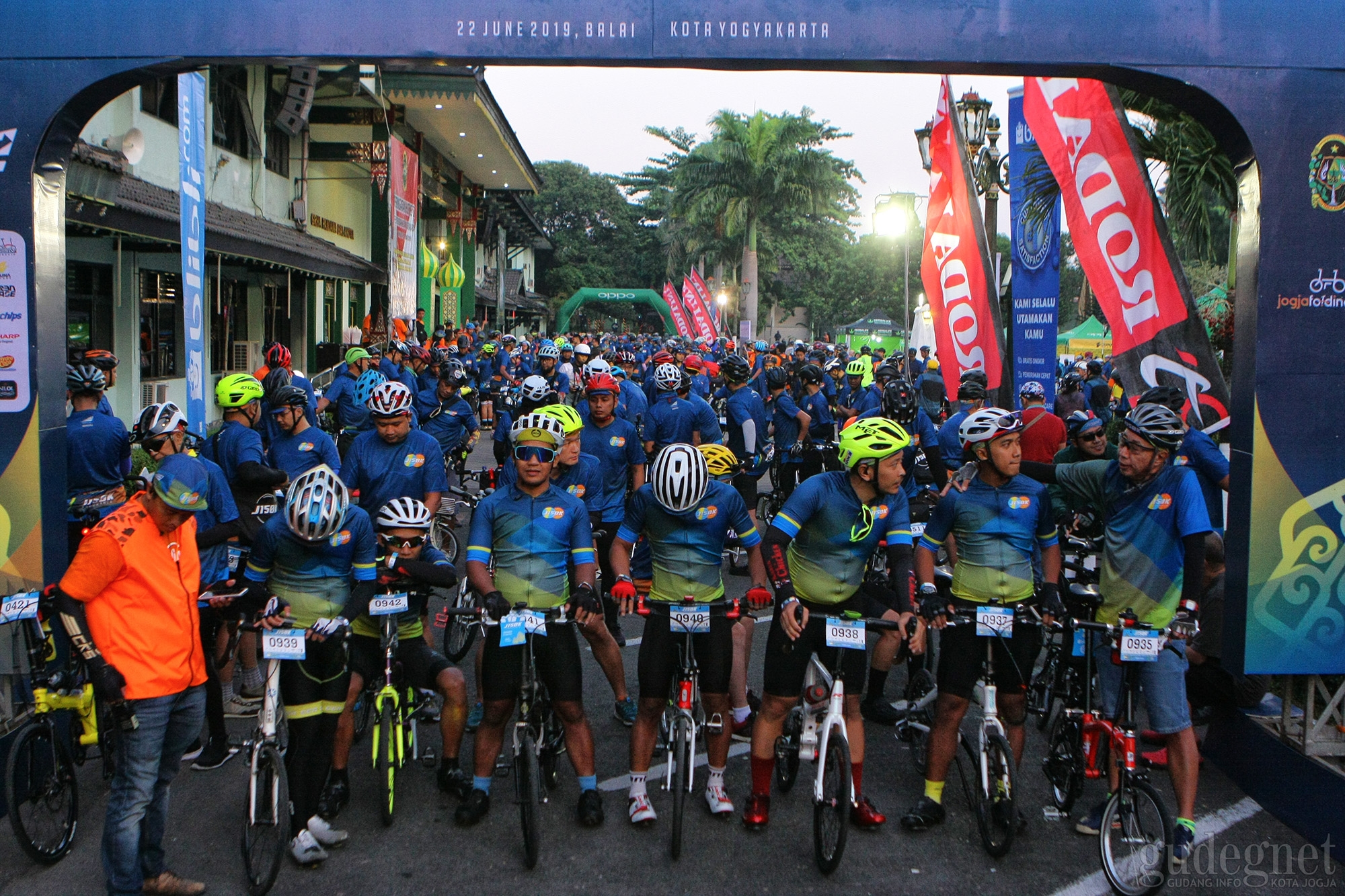Ribuan Pencinta Sepeda Lipat Gowes Bareng di Balaikota Yogyakarta