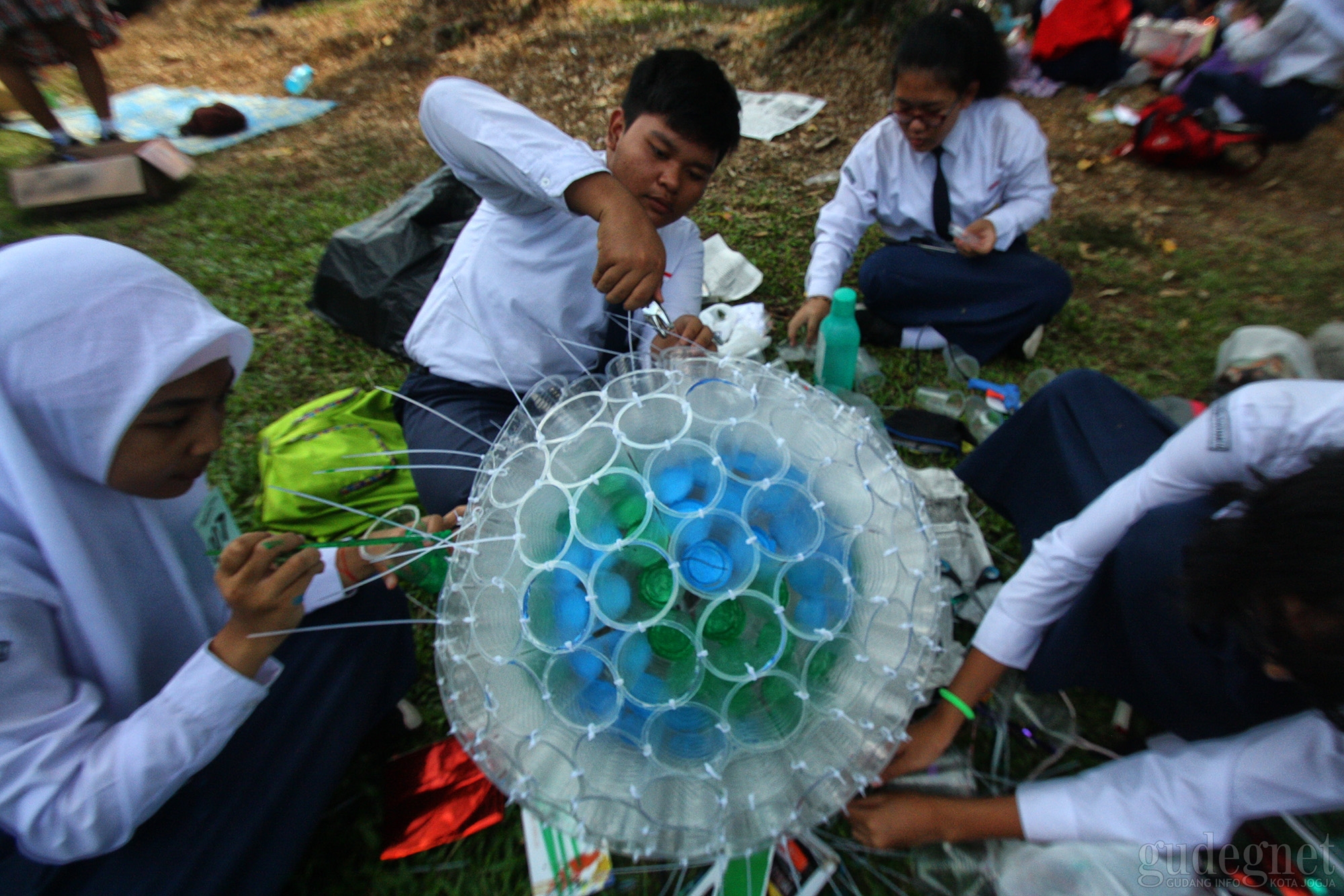 Kreasi Lampion Pelajar Peringatan Hari Lingkungan Hidup