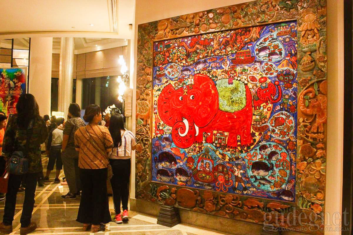 Pameran Erica Hestu Wahyuni ‘Soul Odyssey Journal’ Hadirkan Warna-warna Ceria