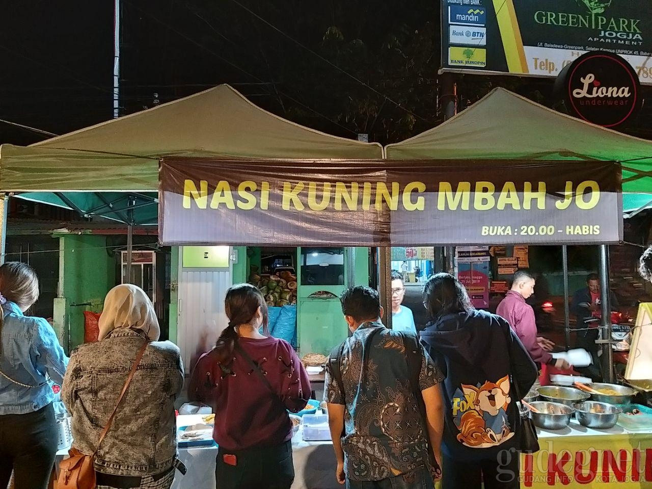 Nasi Kuning Mbah Jo, Penyelemat Lapar Tengah Malam
