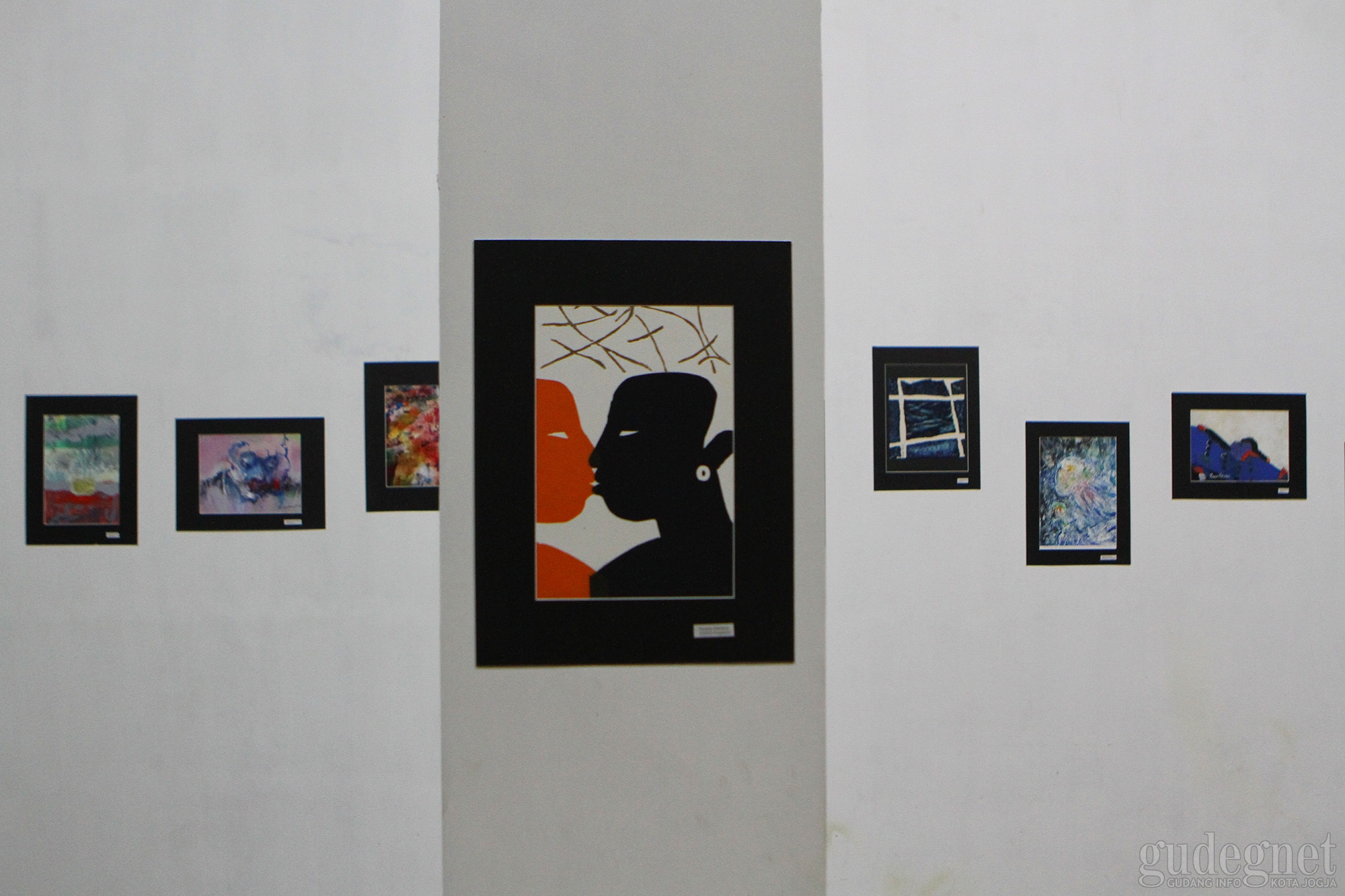 Cultural Impressions, Pameran 100 Perupa Dunia