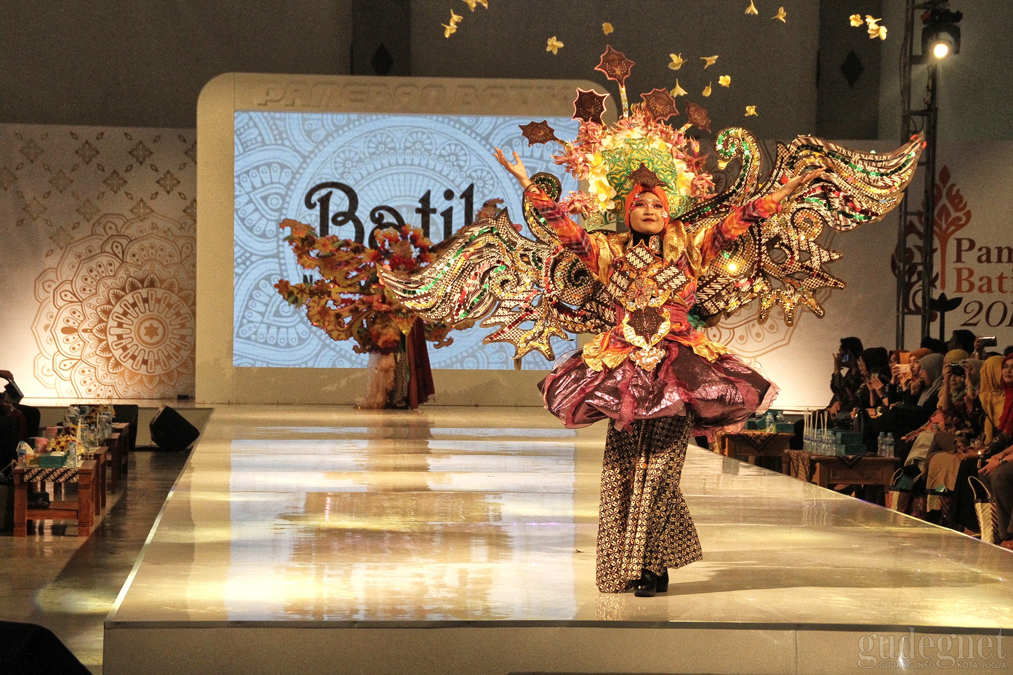 Fashion Show Buka Pameran Batik 2019 di JEC
