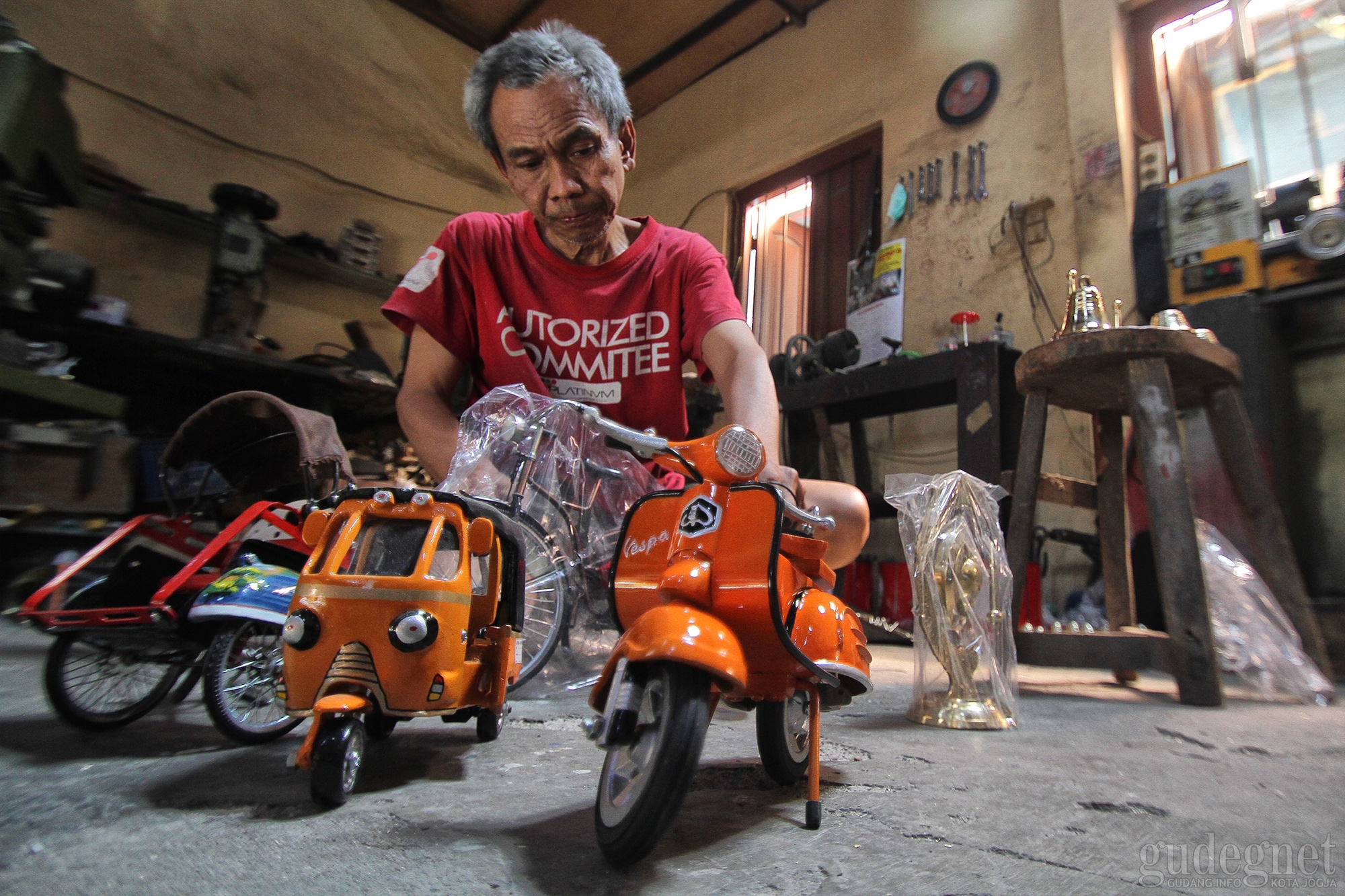 Walidi Craft, Pengrajin Miniatur yang Tak Lekang oleh Waktu 