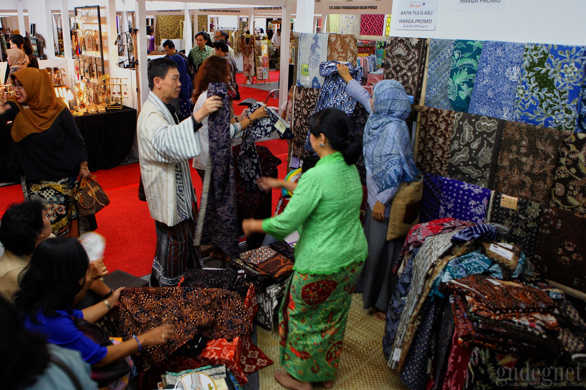 Sultan Ingin JFW 2019 Dorong Gairah Fesyen DIY