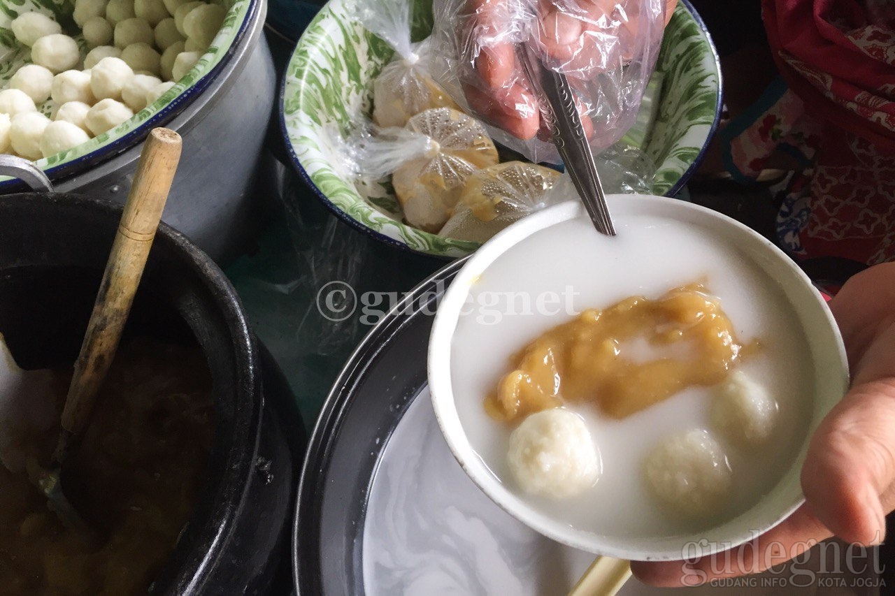Jenang Gempol Bu Santo, Kuliner Lawas yang Menggoda 