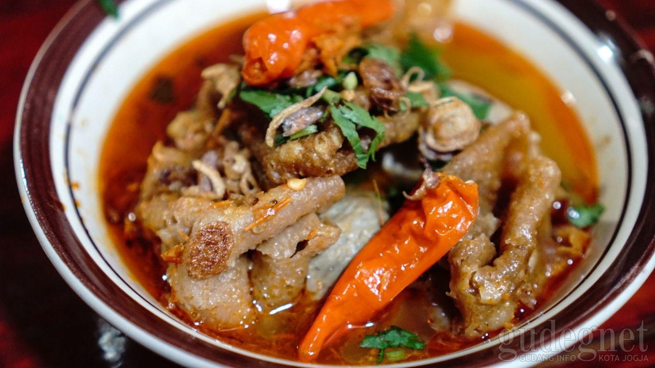 Bakso Chuanki Akang Bandung: Pedas Lezat, Mantap Disantap