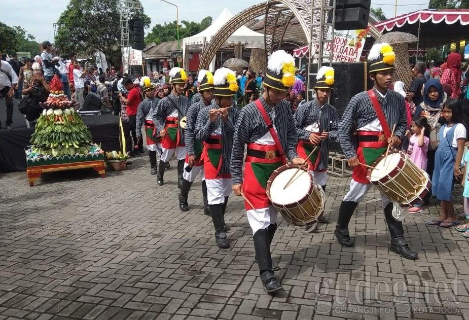 1.000 Bregada Tumpeng Tembus Rekor MURI