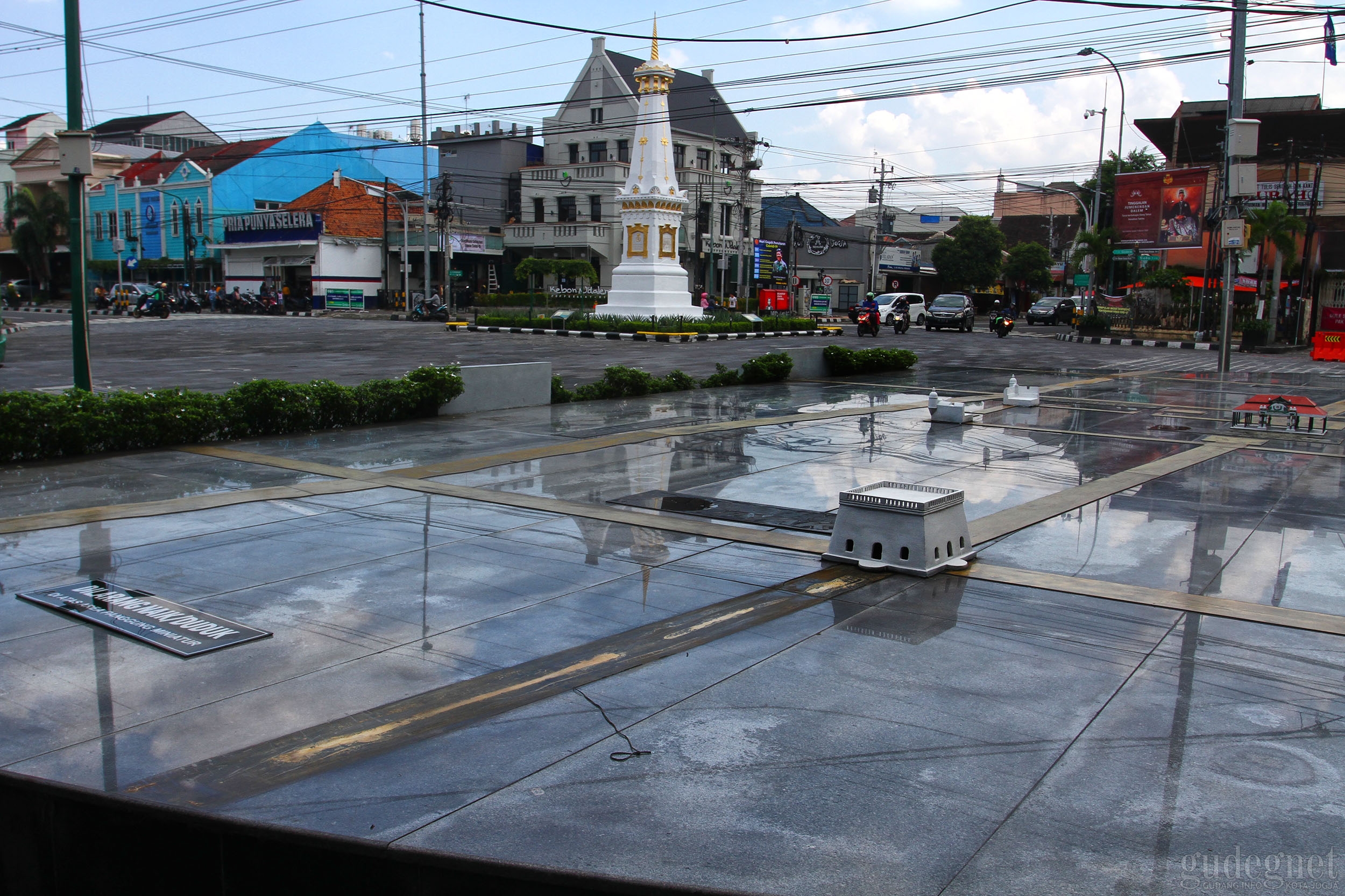Dua Lempeng Diorama Sumbu Filosofis Yogyakarta Hilang