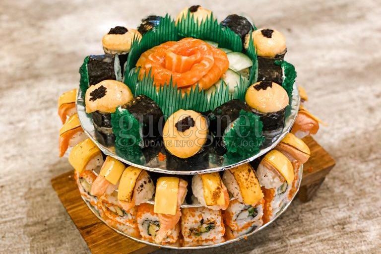 Sushi Cake, Sajian Unik untuk Makan Bareng