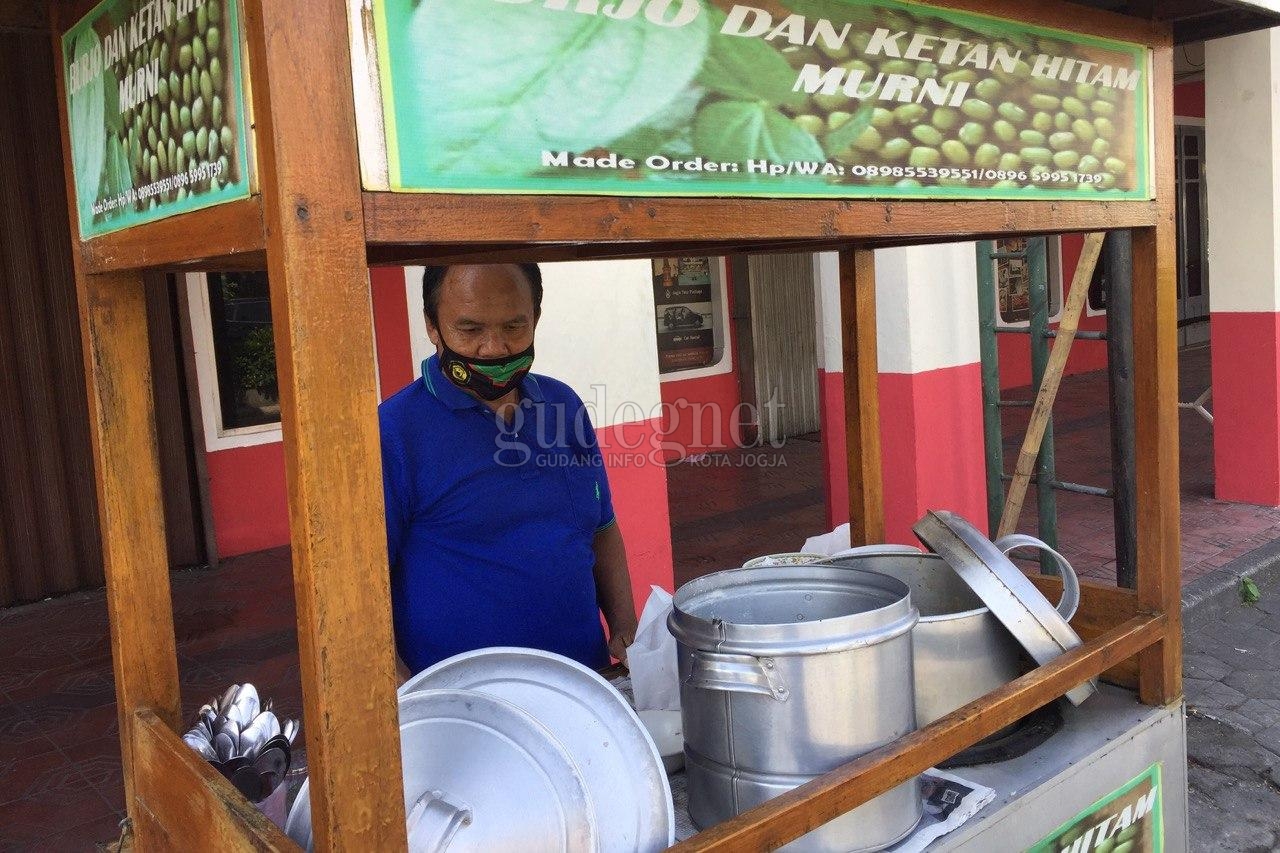 Burjo Pak Rahmat, Puluhan Tahun Tetap Eksis
