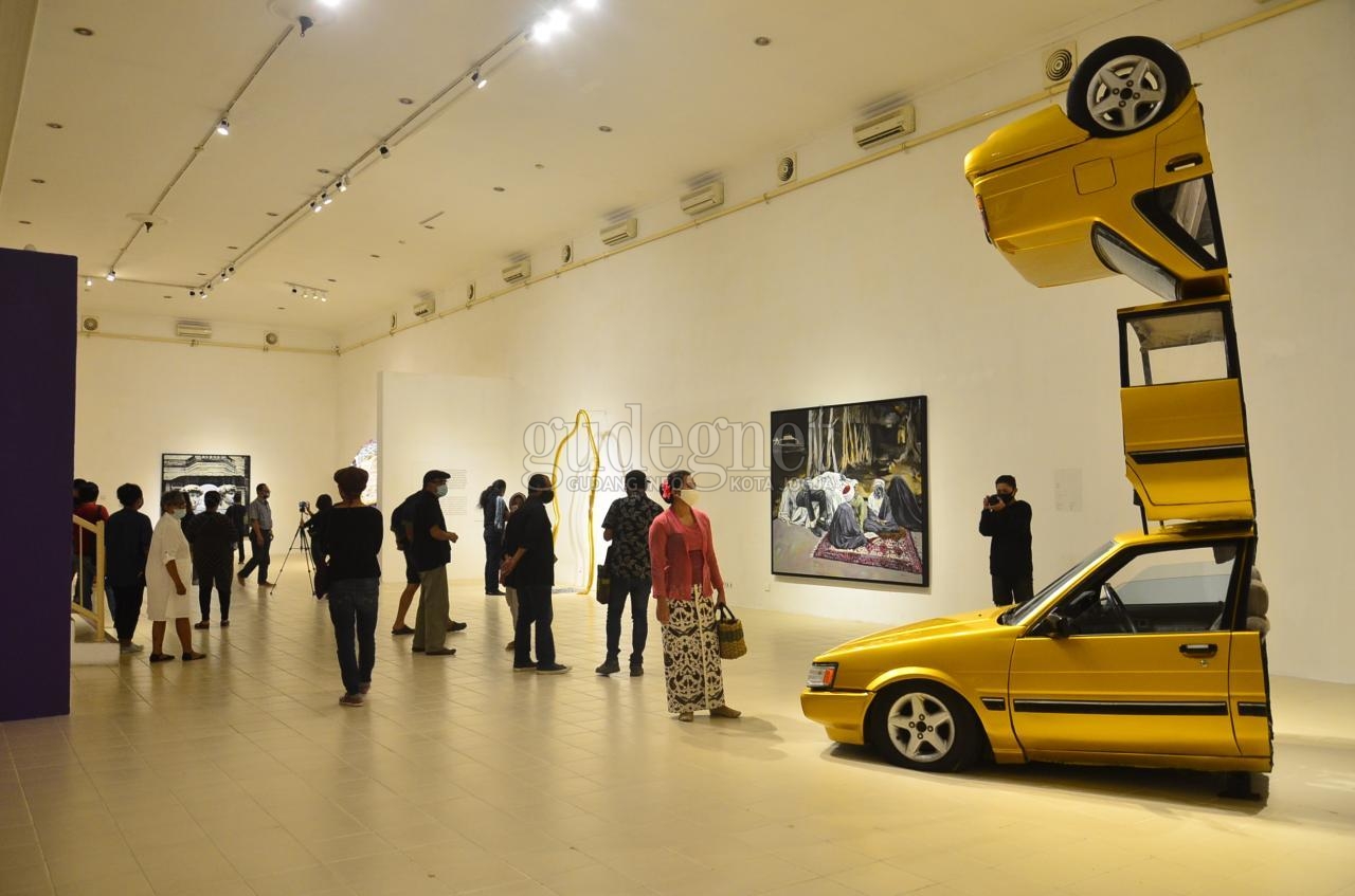 Pameran ‘Out of Place: (De)stereotyping Iqi’s Arabism’, Ada Mobil Dibelah hingga Instalasi Suara