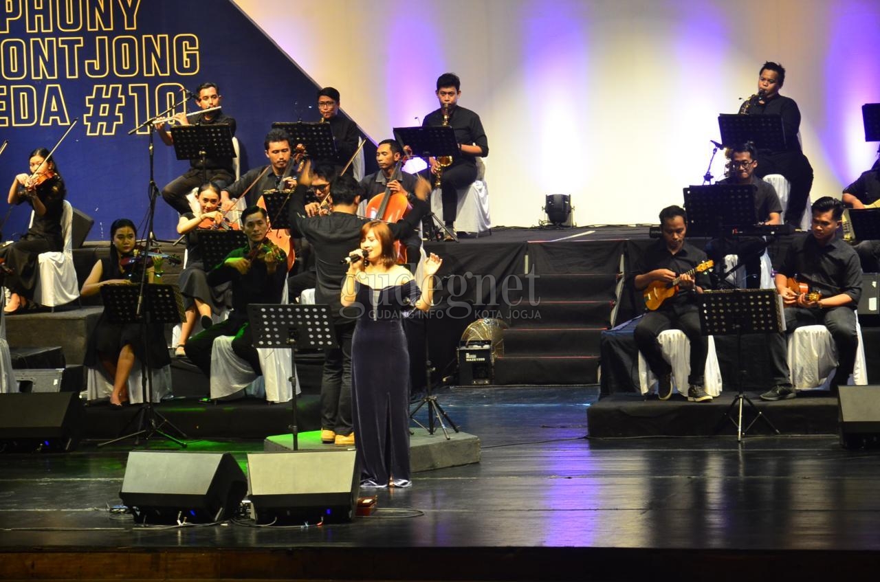 Symphony Kerontjong Moeda #10, 'Stambul Baju Biru' sampai 'Smoke on The Water'