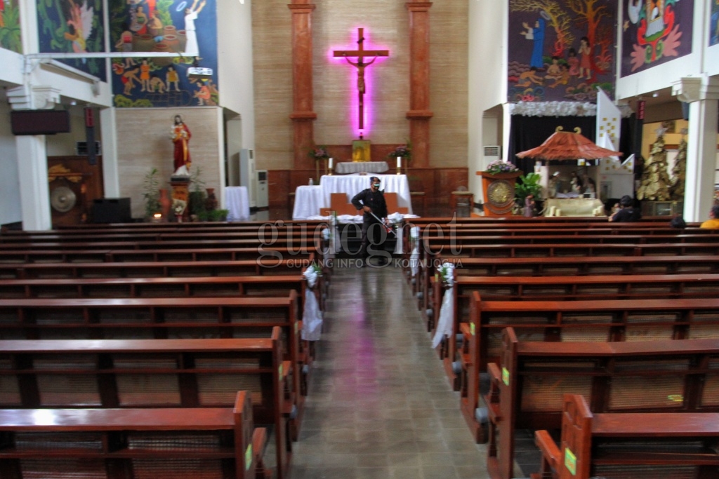 Misa Natal, Gereja Santo Antonius Kotabaru Batasi Umat