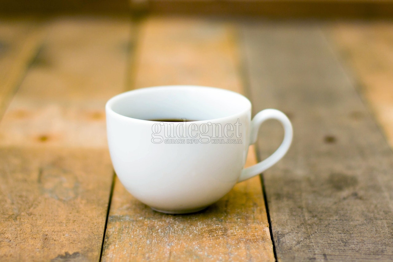 Tips Membersihkan Noda Kopi dan Teh di Cangkir
